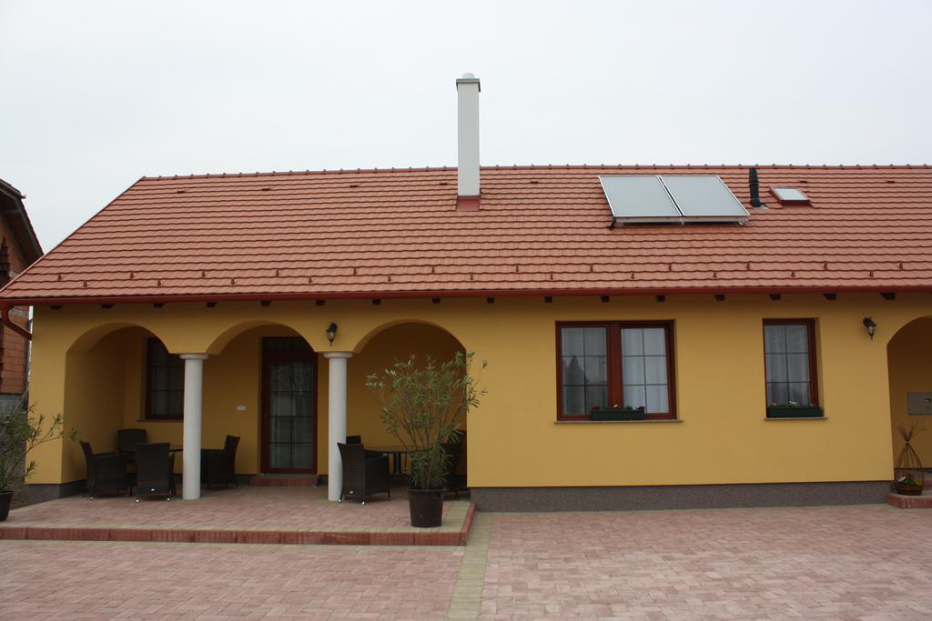 Kiserdő Vendégház Rajka Exterior foto