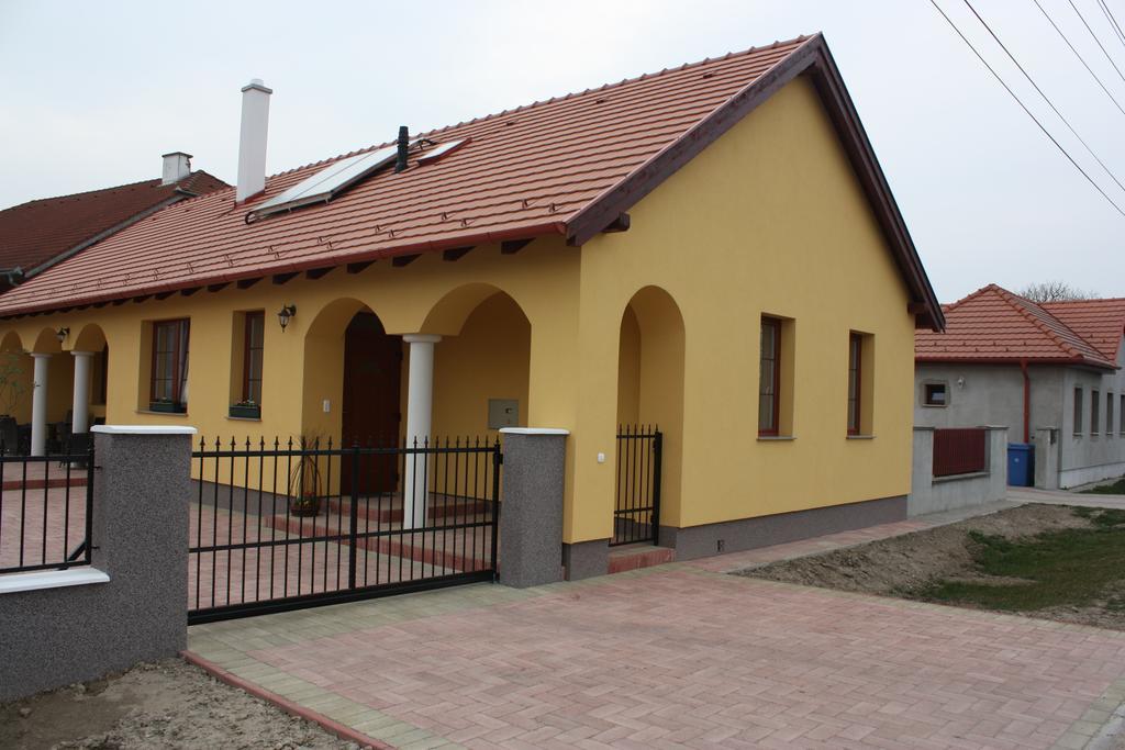 Kiserdő Vendégház Rajka Exterior foto